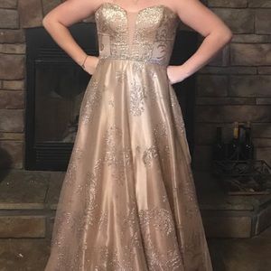 Very Beautiful prom/homecoming dress!!